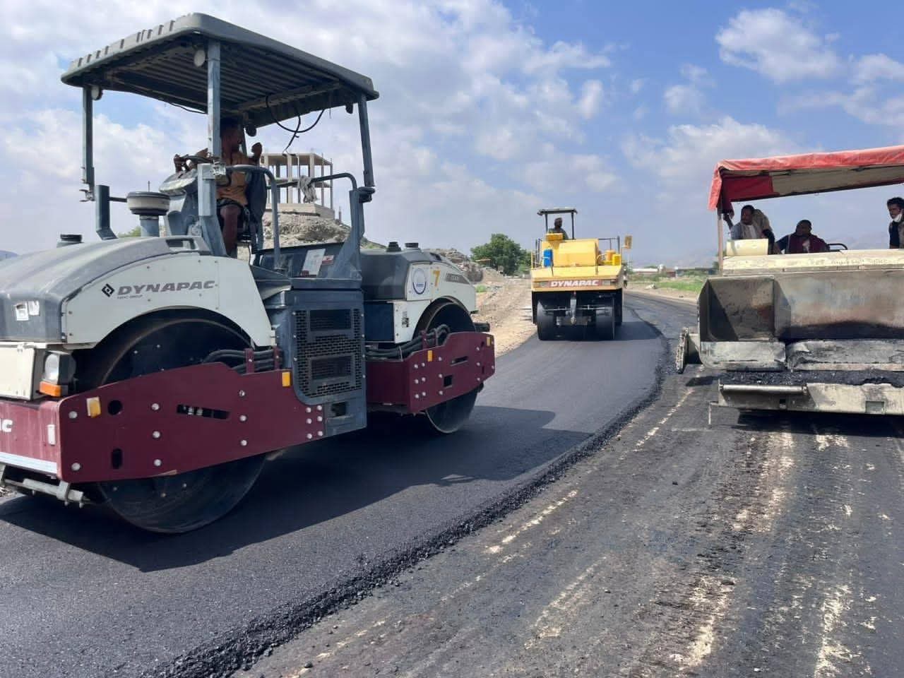 بتمويل إماراتي.. البدء في سفلتة طريق لربط مشروع سد وادي حسّان بخط باتيس بجعار