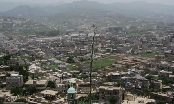 مقتل شخص وإصابة ثلاثة في سطو مسلح على سيارة مغترب في إب