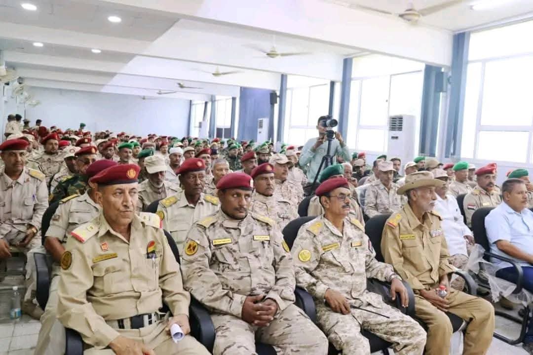 تخرج دفعتين جديدتين من معهد تأهيل القادة والأركان