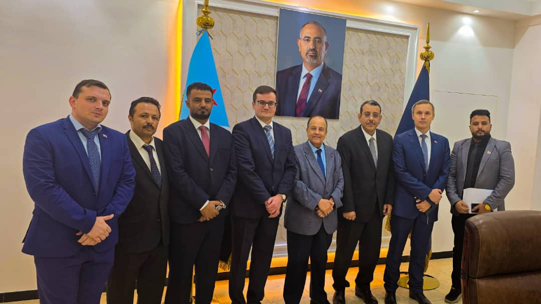 أمين عام الانتقالي يبحث مع السفير الروسي مستجدات العملية السياسية وجهود الإصلاح الاقتصادي