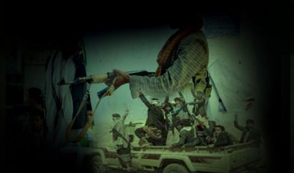 قيادي حوثي يعتدي على نساء في مقبنة وينهب عشرات الهواتف