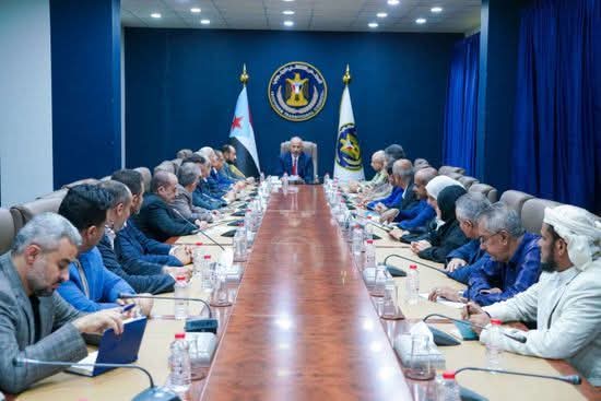 الرئيس الزُبيدي يكلف هيئات الانتقالي بمواصلة مسار الحوار الجنوبي