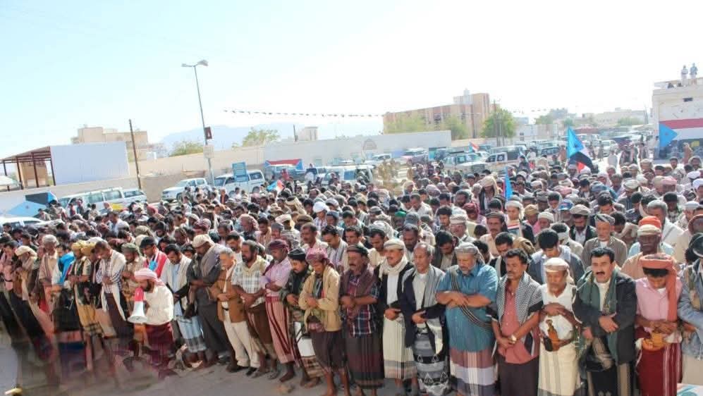 دعوات لصلاة الجمعة في مخيم الاعتصام بمدينة عتق تأكيدًا على وحدة الموقف