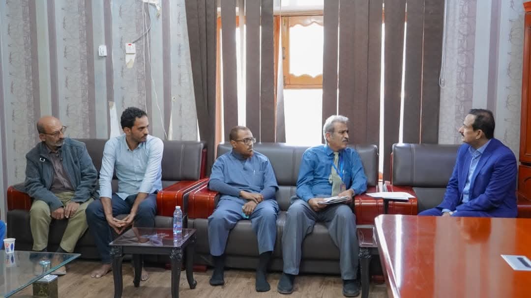 بن الوزير يوجه بتحسين الخدمات الطبية في مستشفى شبوة العام