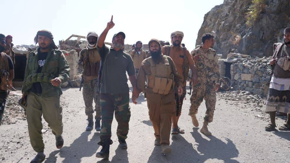 القائد العام للحزام الأمني يتفقد جاهزية القوات في جبهة ثرة