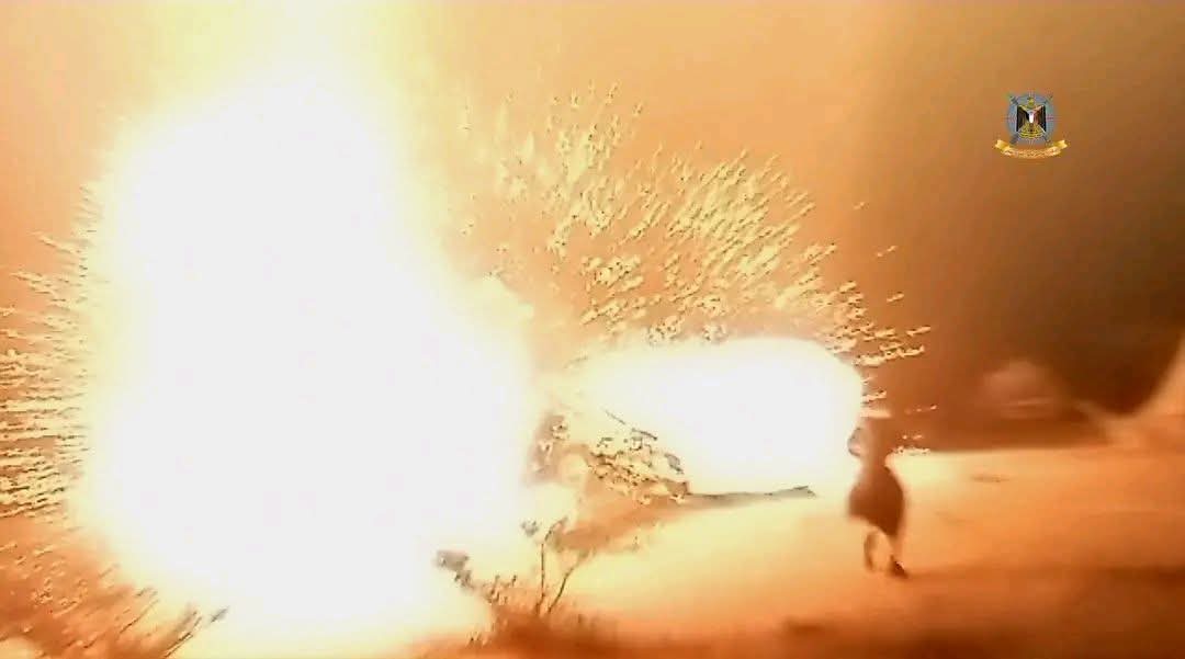 القوات الجنوبية تقصف تجمعات حوثية بقطاع الفاخر