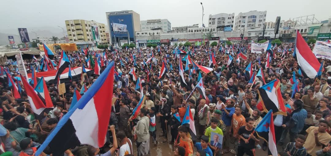 جماهير ساحة العروض تطالب بإعلان دولة الجنوب