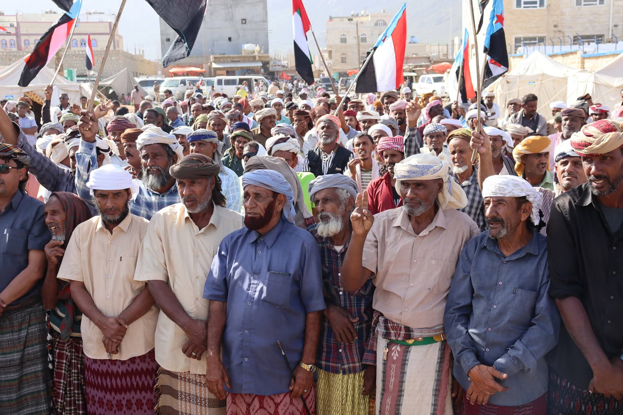 جماهير سقطرى تثمن صمود القوات الجنوبية في حضرموت والمهرة